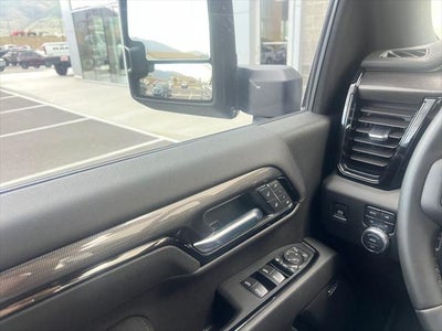 2025 GMC Sierra 2500HD 4WD Crew Cab Standard Bed AT4
