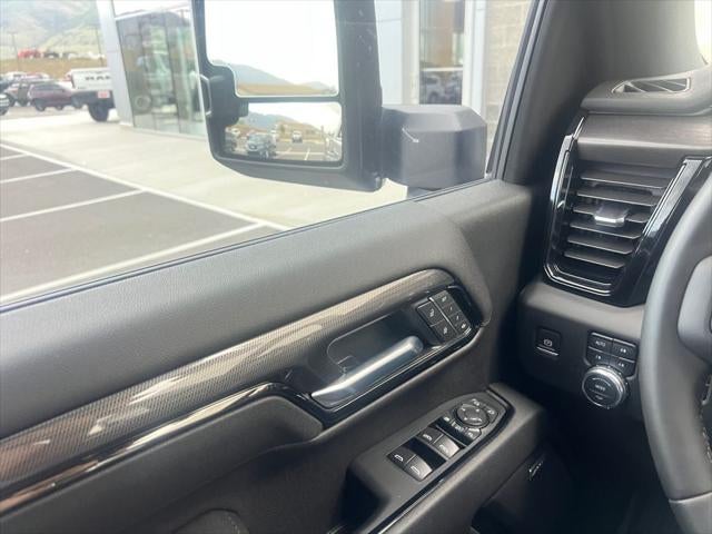 2025 GMC Sierra 2500HD 4WD Crew Cab Standard Bed AT4