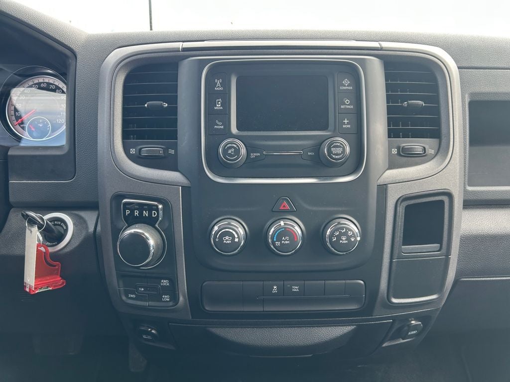 2017 RAM 1500 Express Crew Cab 4x4 5'7' Box