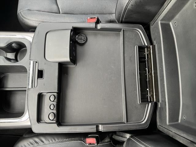 2017 RAM 1500 Night Crew Cab 4x4 5'7' Box