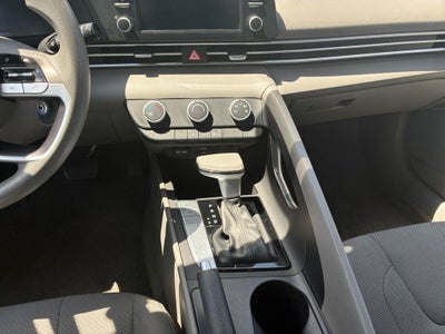 2024 Hyundai Elantra SE
