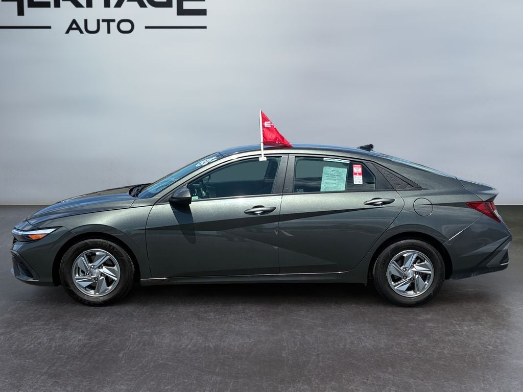 2024 Hyundai Elantra SE