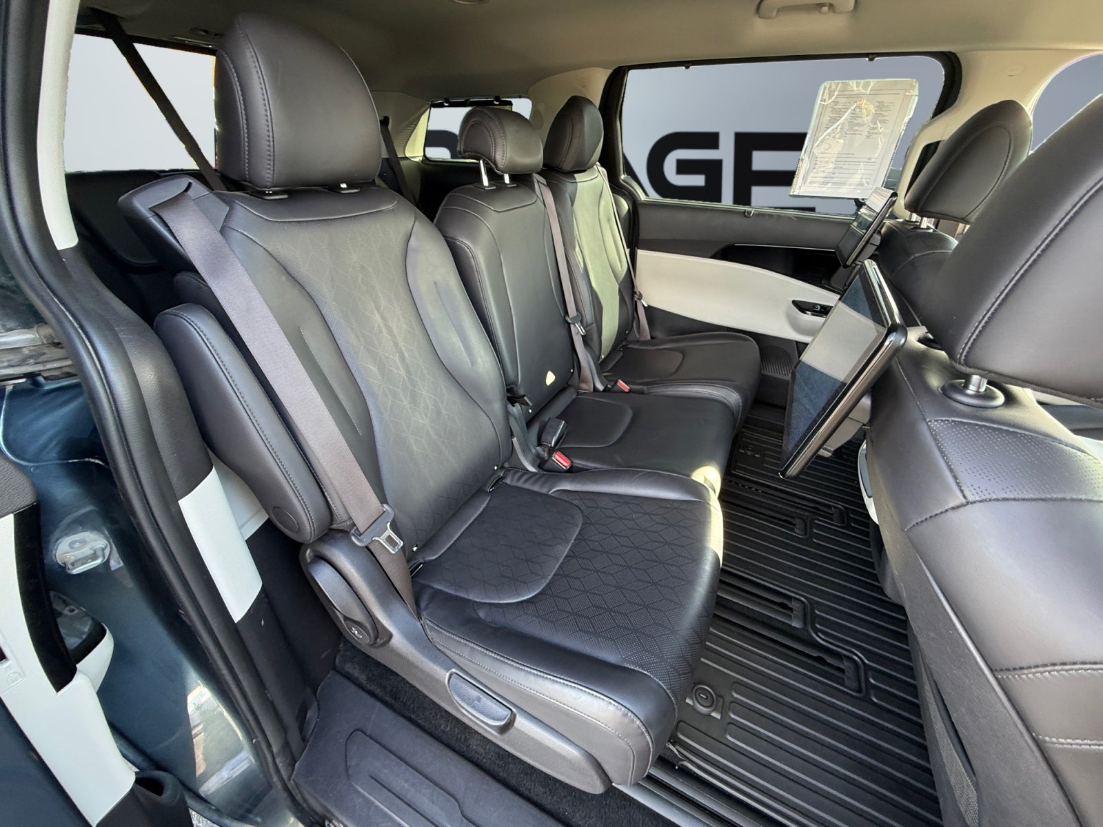 2024 Kia Carnival SX